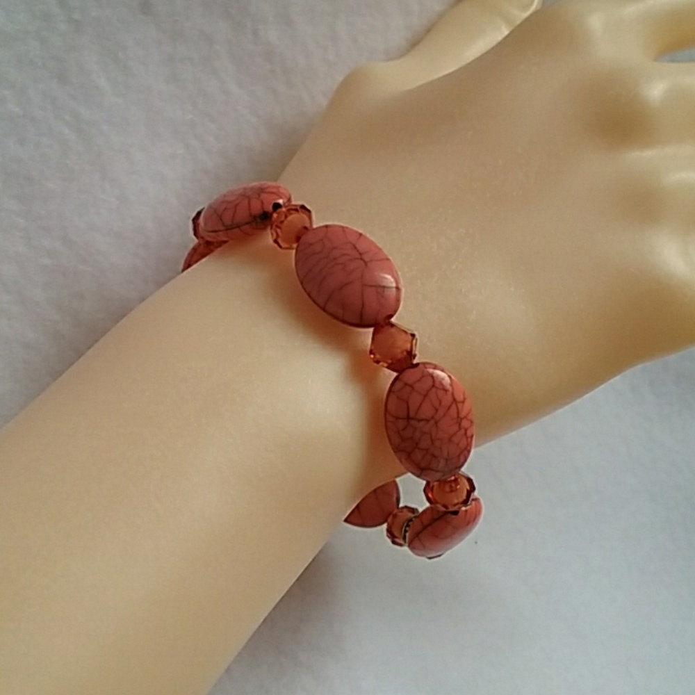 Crackled orange beaded stretch bracelet - Picture 2 of 3